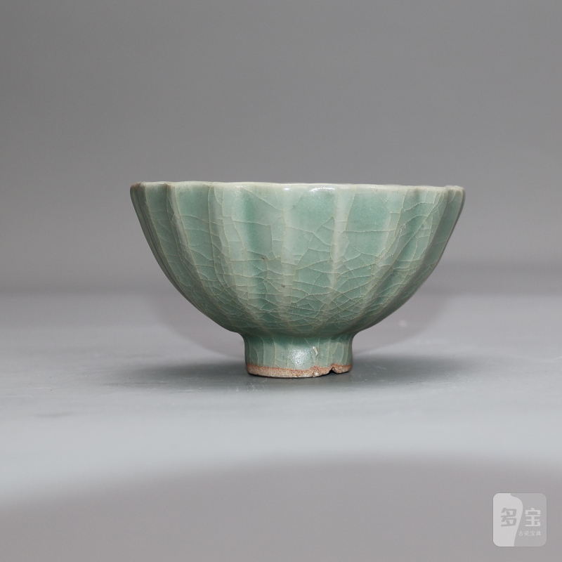 明代 青釉菊瓣杯 - 图8